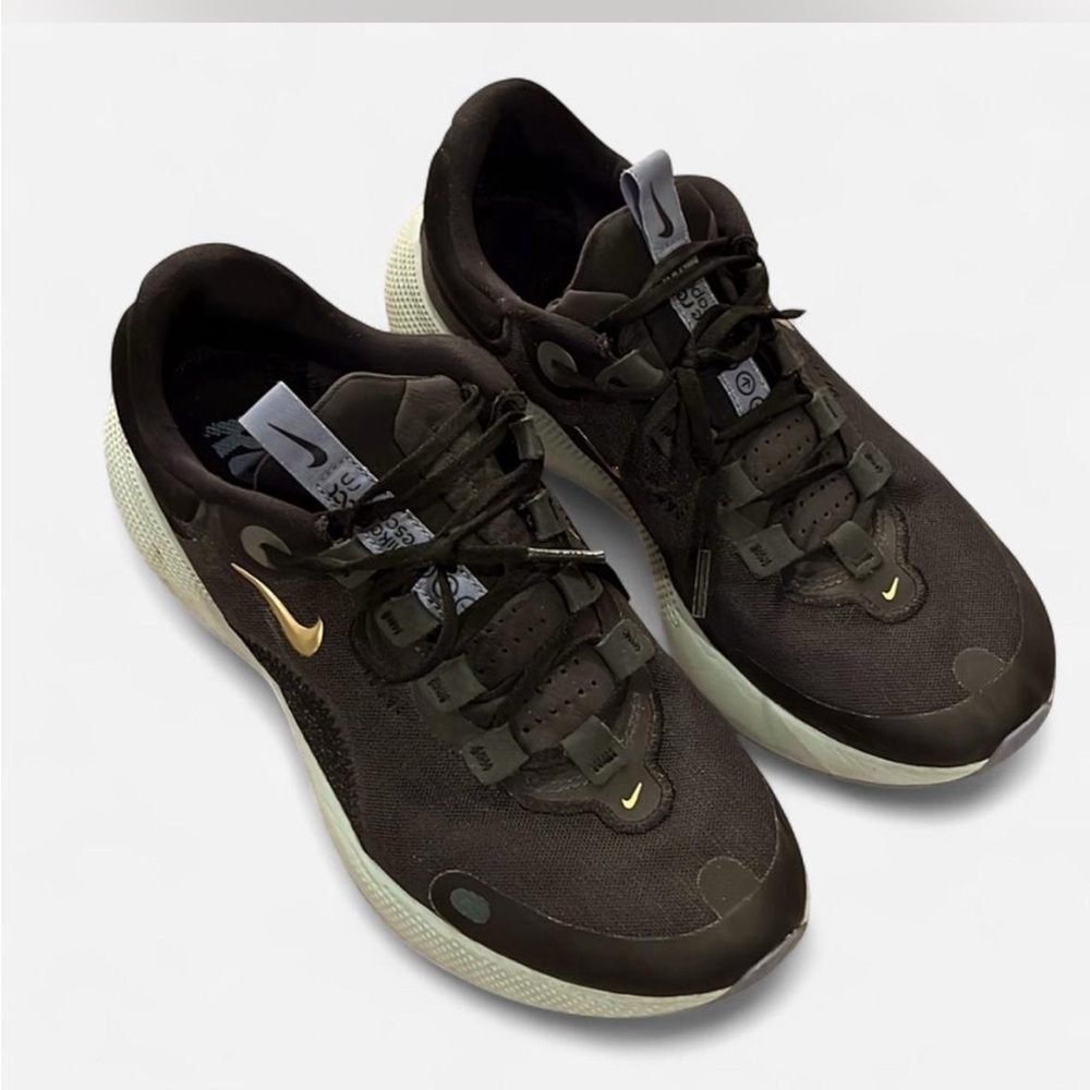 Nike React Escape Women’s Road Running Shoes CV3817005 SIZE 9 black grey gold